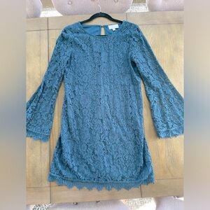 Bell sleeve lace shift dress